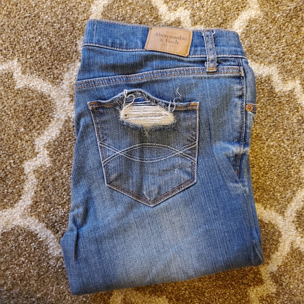 Abercrombie & Fitch Erin Destroyed Skinny Jeans - Picture 4 of 7